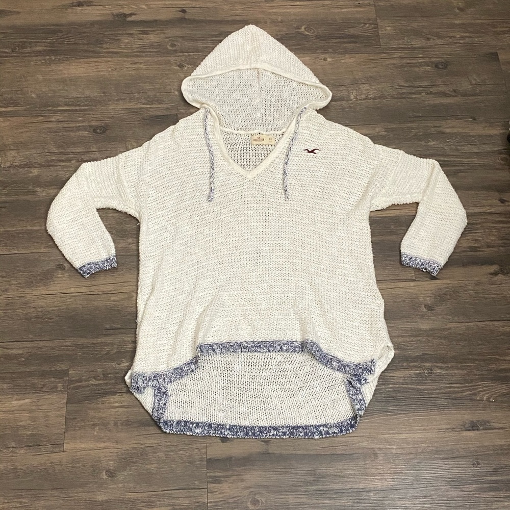 Hollister Top in GREAT condition!